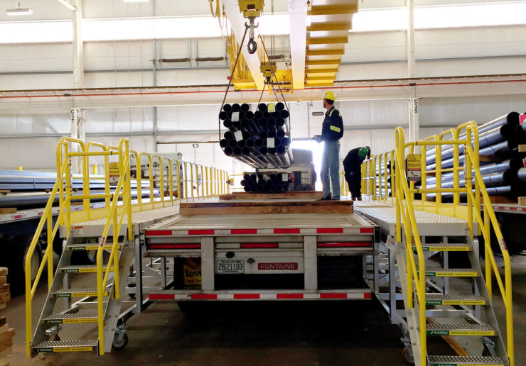 Portable Guardrails vs. Mobile Work Platforms for Flatbed Fall Protection